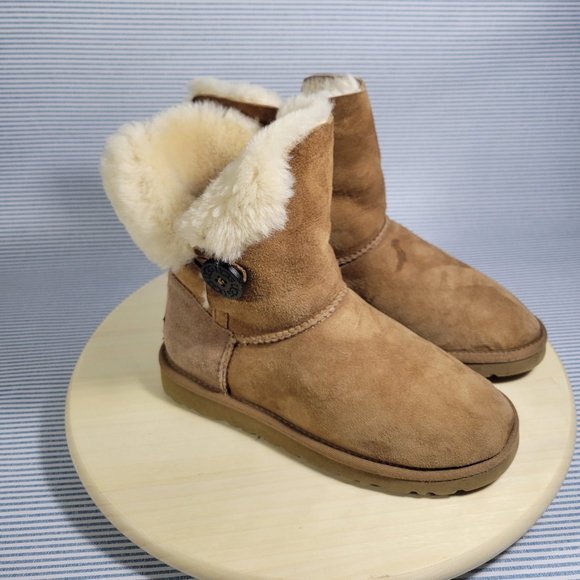 UGG Chestnut Brown Bailey Short Button Boots 5803 Women's Size 5 - Picture 1 of 11